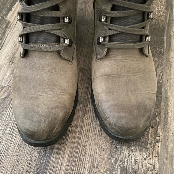 Sorel Boots- size 8 - Picture 5 of 7